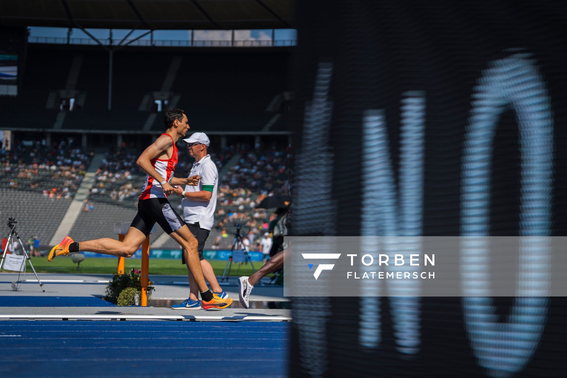 Christoph Kessler (LG Region Karlsruhe) ueber 1500m waehrend der deutschen Leichtathletik-Meisterschaften im Olympiastadion am 26.06.2022 in Berlin